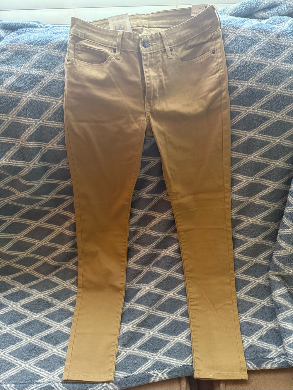 Women’s khaki Levi’s Slim Fit Jeans NWT 27x30